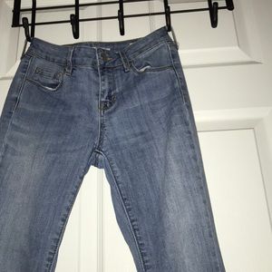 Bullhead light wash mid-rise skinny jeans